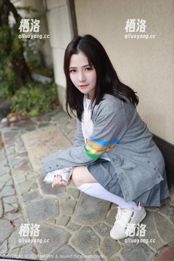 模范学院 - 壁纸收割机：Arude薇薇的校服写真让你心跳加速