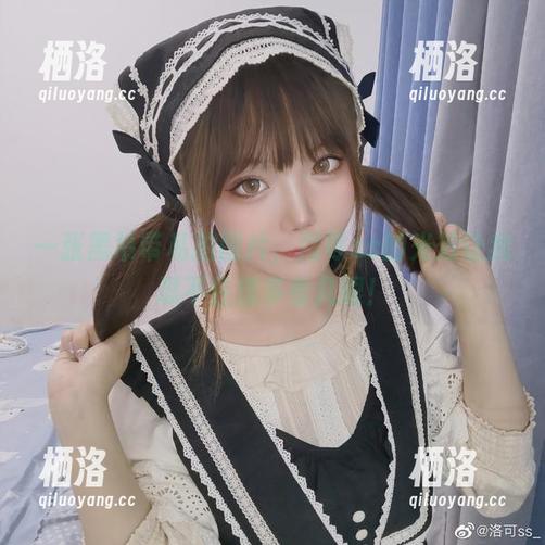 一张黑吊带私拍图片，洛可ss的光效让我忍不住想多看几眼！