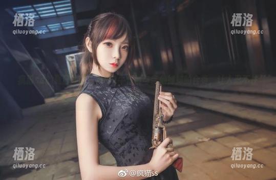 疯猫ss的夏日插曲：2022牛仔裤与吉他妹妹的合奏，让人忍不住想看！