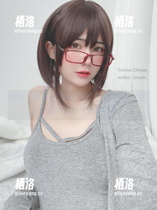眼酱大魔王w与她的圣诞老人写真，像是一场梦游在冬季的奇遇