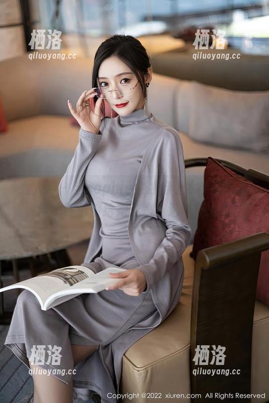 秀人网-sophie余冰 秀人网 - 当sophie余冰穿上水手服全套,连海鸥都得给她让路,这气场太强!