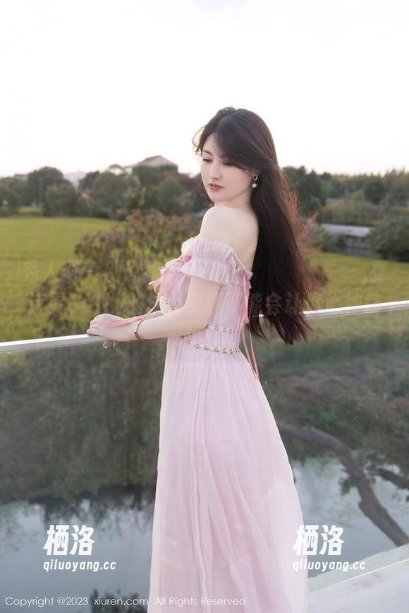 秀人网 - 别说我没предупреждал,夏诗雯Sally的泳装美图可能会让你心神荡漾！