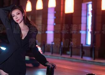 秀人网 – 最新美图：曼柔裤里丝，轻轻一瞥，心跳加速
