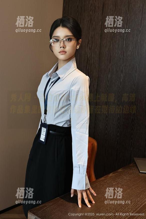 秀人网 - 当白洁Bessie遇上制服，高清作品集里的故事好像总停留在期待的边缘！