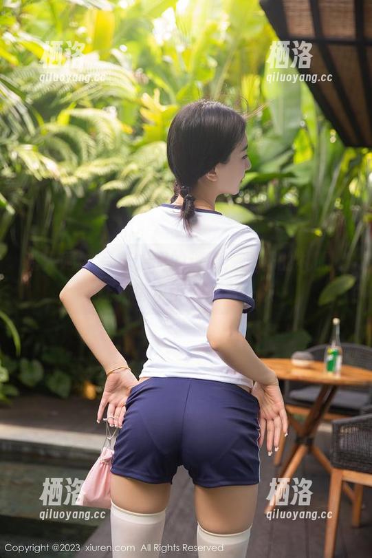秀人网 - 写真之间的迷离：艺轩的礼服，让我每次都想再看一次