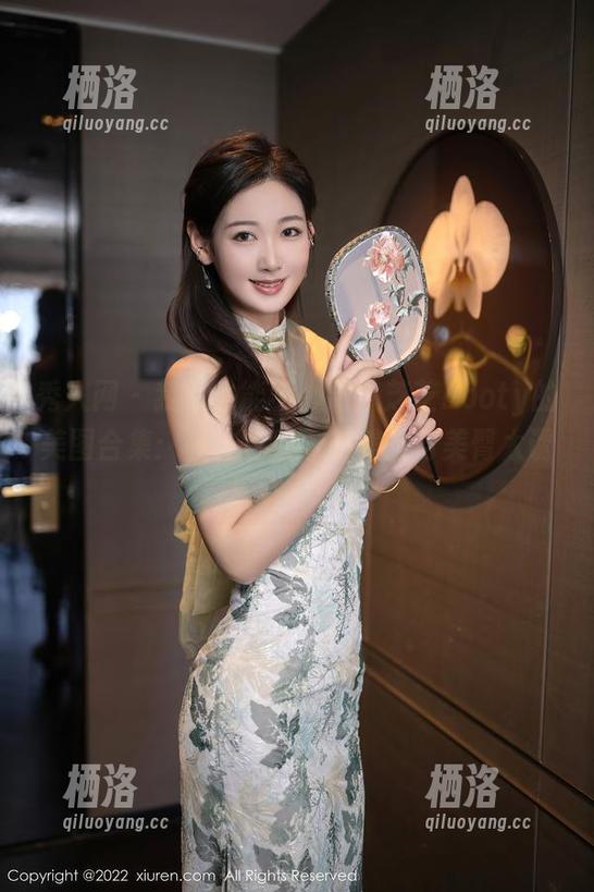 秀人网 - 我怎么能不心动？芝芝Booty的美图合集：丝袜包裹下的美腿与美臀太诱惑了！