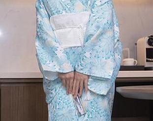 秀人网 – 金妍兮Saki的皮衣写真集：谁说她只会穿个衣服？