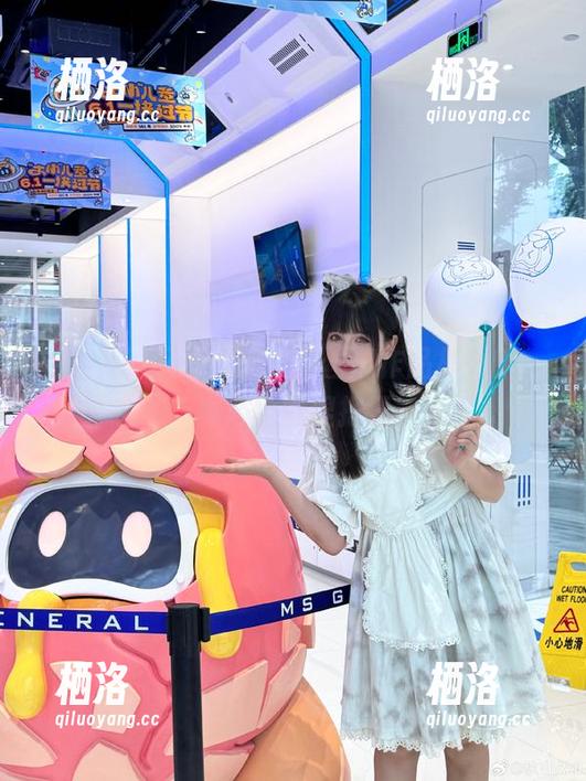 秋山AkI 秋山AkI又放大招!亚丝娜作品集更新,真心替她捏把汗