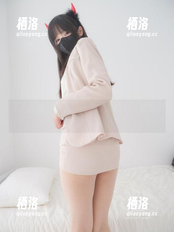 紧急企划 - 裸足的诱惑，奶糖定制写真让你心动