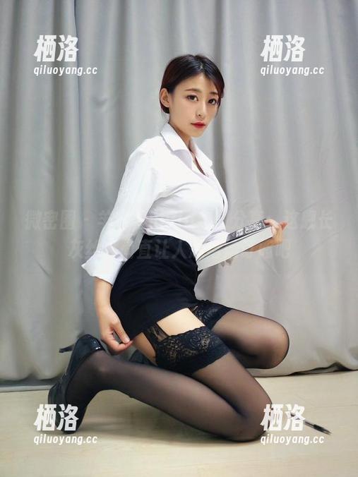微密圈 - 羊小雪juvia套图分享：这舰长灰丝，简直让人想给她订阅吧
