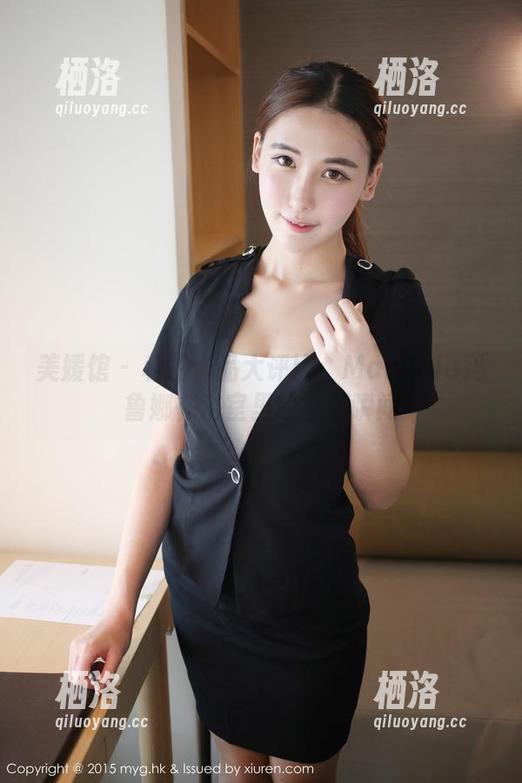 美媛馆 - 私拍作品大评比：Manuela玛鲁娜在浴室里的幽默瞬间