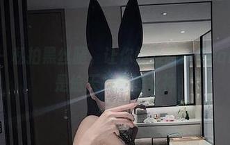 微密圈 – 私拍黑丝腿，让你怀疑脸红Dearie是不是偷天换日的女神