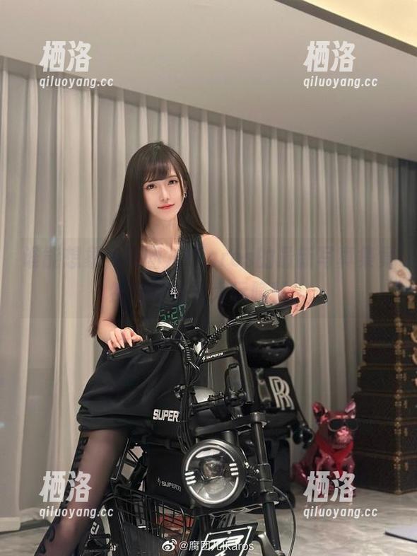 谁能想象，腐团儿Ikaros的最新写真集竟然在浴缸里大玩隐秘！