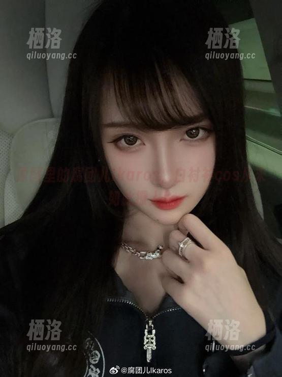 腐团儿Ikaros 原图里的腐团儿Ikaros,白衬衫cos从未如此撩人!