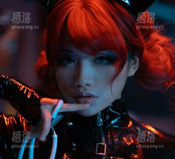 当护士变身黑暗女神…芊川一笑MNK，这套写真简直令人面红耳赤！