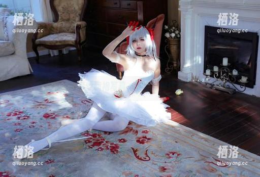 苏嫣qvq的黑丝旗袍写真，真心觉得这衣服挑人吗？