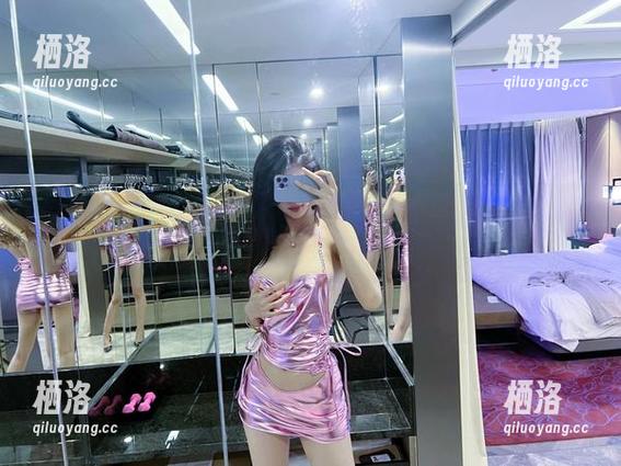 微密圈 - 你没见过的葛征：定制自拍图集，追寻那些不经意的瞬间。