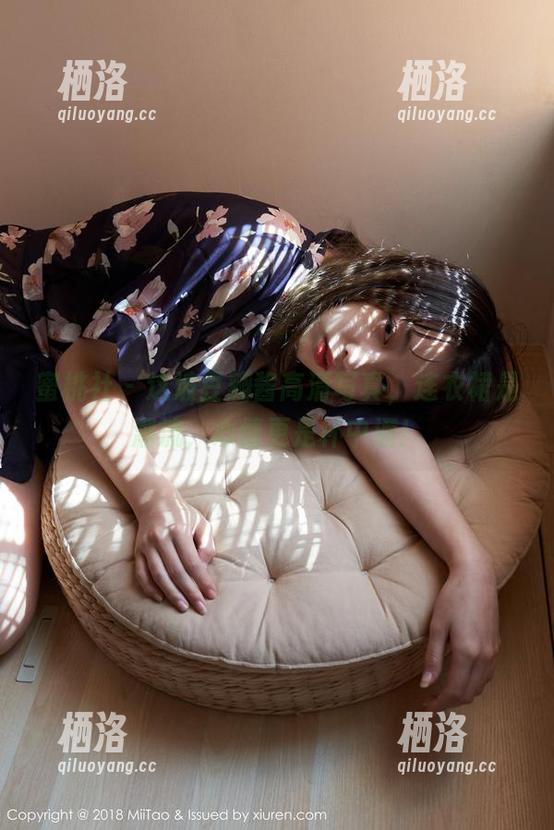 蜜桃社-豆瓣酱 蜜桃社 - 这波豆瓣酱高清写真,连衣裙是潮流,心情更是杯中酒!