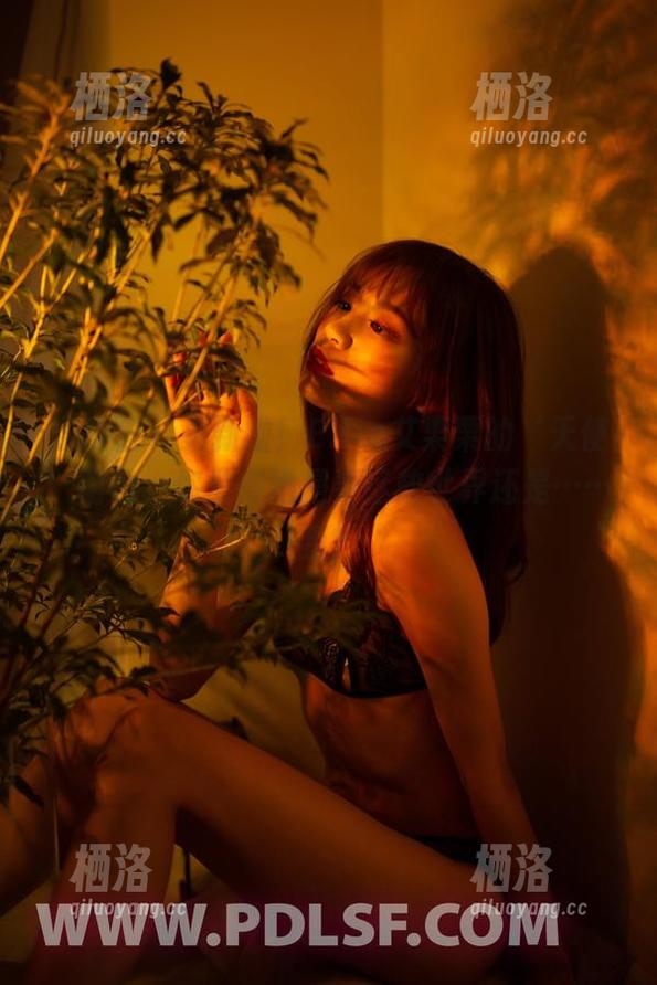 轰趴猫 - 更新啦！Ellie艾栗栗的‘天使’图包，你觉得她是要拯救世界还是……我？