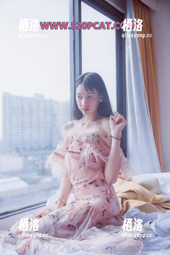 轰趴猫 - 在比基尼的环绕中，杨晨晨sugar的写真瞬间唤醒了我对海边的向往，啊，那种沙子的味道！
