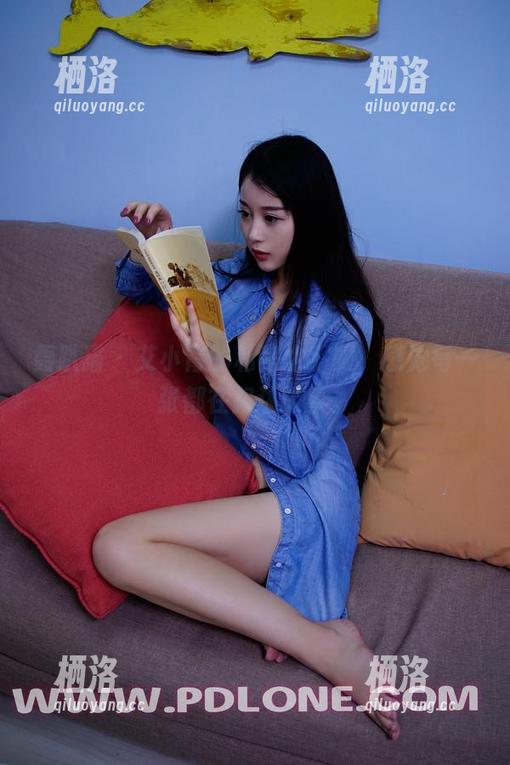 轰趴猫 - 艾小青的私房水手服，感觉每一张都在叙述故事。