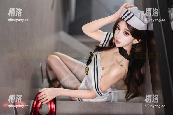 咋一看过期米线线喵在白裙里，高清照片的美感让我差点忘了呼吸！
