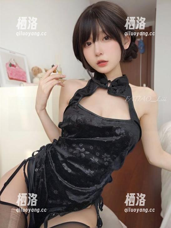 “迷之呆梨”一出手，连体衣图集简直让所有人都眼红，圈粉无数！