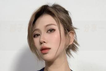 微密圈 – 醇子小姨的空姐写真，分享一些让人心动的画面！