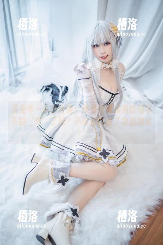 里见年一泳池合集：准备好迎接我这场水下的‘秀’了吗？不怕是你看了也想跳水！