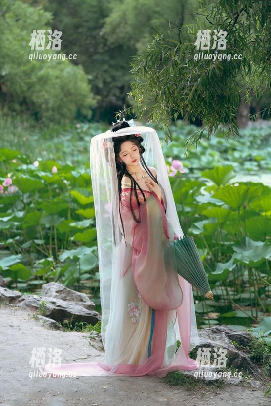雯妹不讲道理 全套图集:雯妹不讲道理女王与那些藏在镜头背后的趣事!