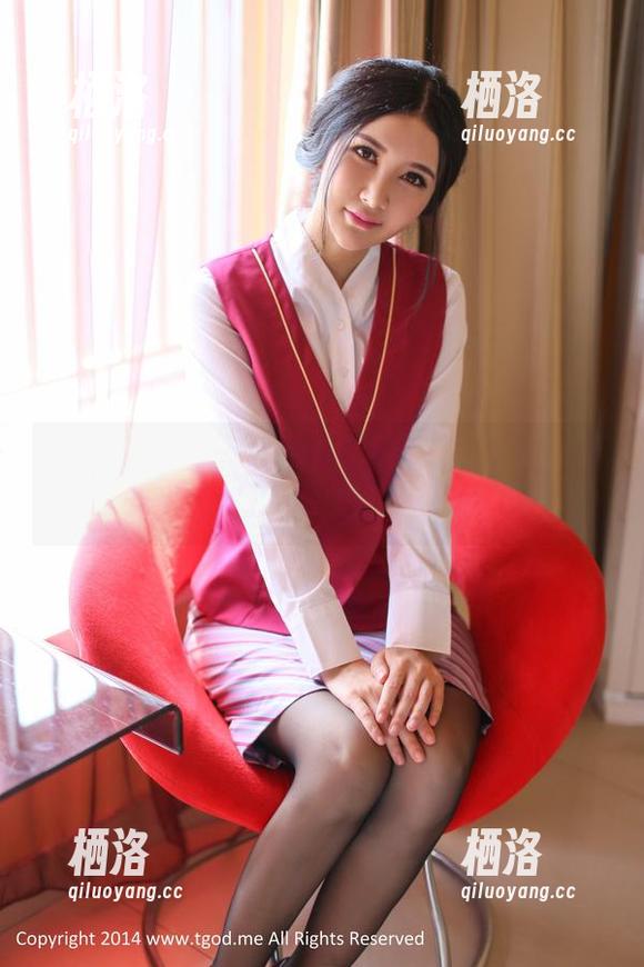 青豆客 - 身材和美图都在线，莫雅淇的长腿让我想去健身了