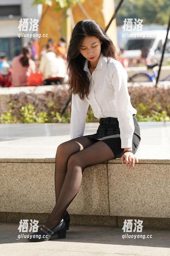 魔镜街拍：她的背影——有时候，背影比正面来得更撩人，真是个谜。